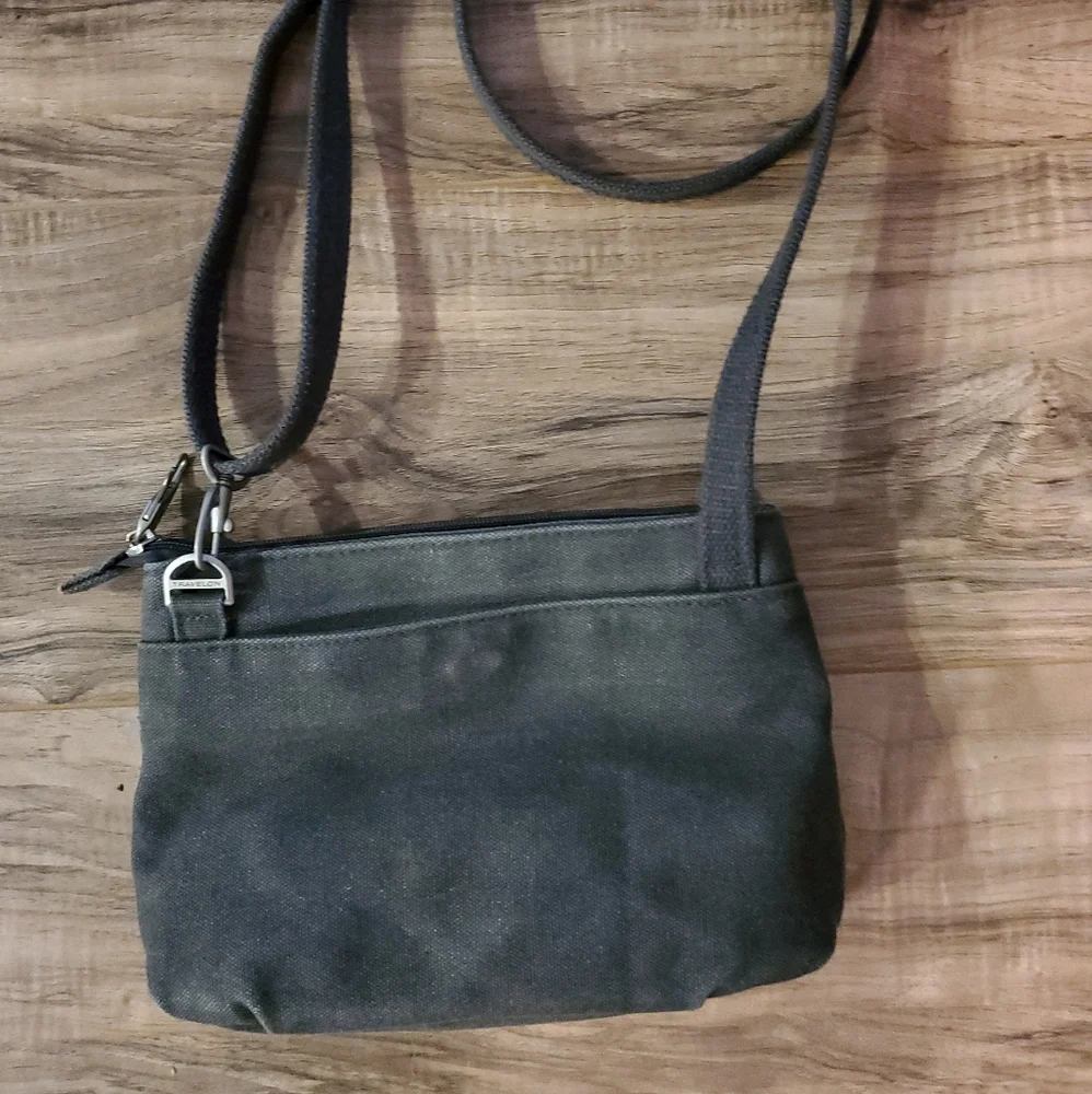 Travelon Anti-Theft RFID Heritage Small Crossbody Bag._6